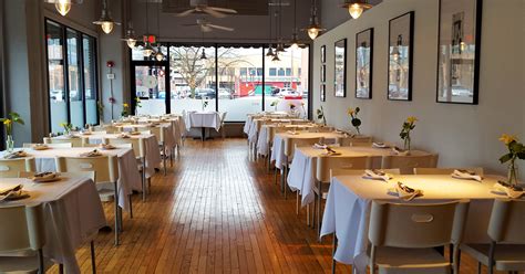 It is located in Downtown Des a Moines in a beautiful, old stone building. . Best restaurants des moines